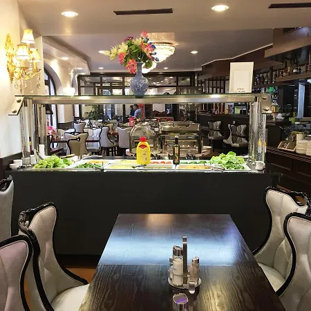 Отель Austria 3*